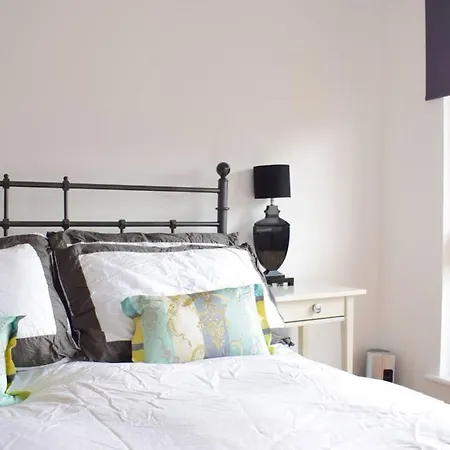 2 Bedroom Close To Guinness Storehouse Accommodates 8 ダブリン